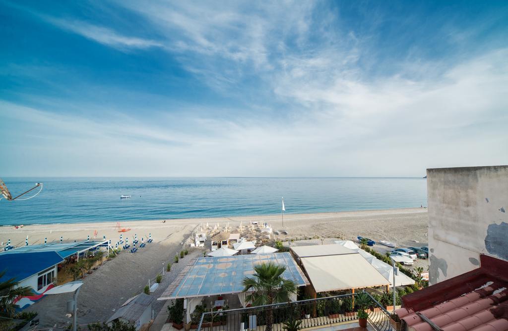 La Terrazza Sul Mare Apartment Letojanni Exterior foto